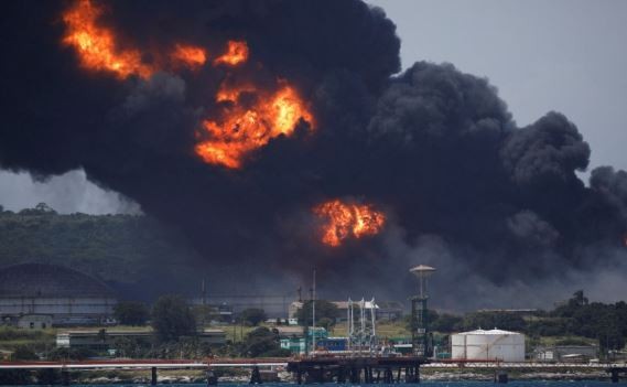 Cuba recibe ayuda internacional para controlar incendio en un depósito de combustible | Internacionales