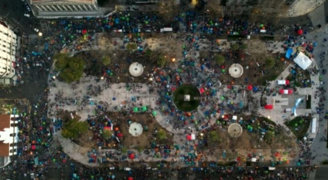 Continúa el acampe de organizaciones piqueteras de izquierda en Plaza de Mayo | Política