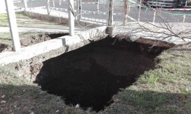 Una niña de dos años cayó a un pozo negro y fue rescatada por su familia | Actualidad