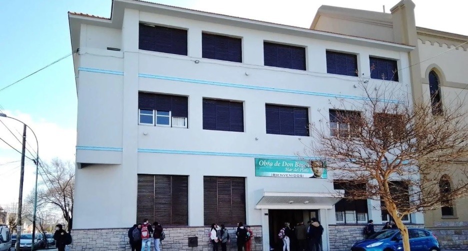 Explotaron un tacho de basura en la escuela para un reto de TikTok: alumna perdió el 96% de audición | Actualidad