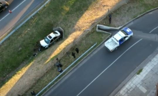 Cayó con su auto a una zanja en el Acceso Oeste tras escaparse de un control | Actualidad
