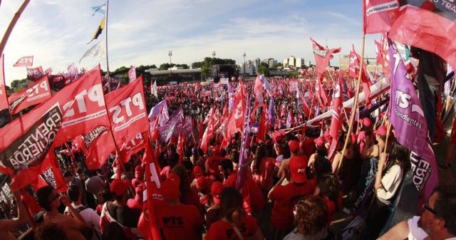 La izquierda vuelve a las calles y le reclama a la CGT un paro general por salario | Política