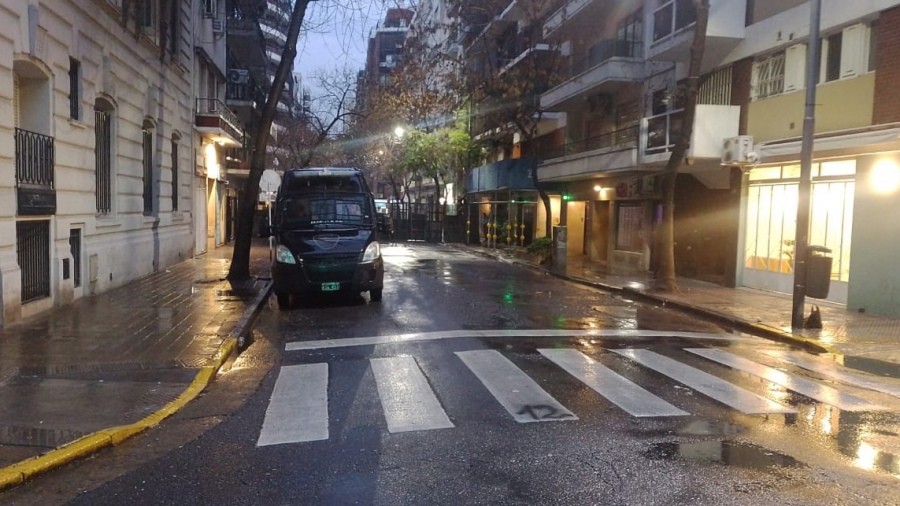 Fuerte rechazo al vallado perimetral en la casa de Cristina Fernández | Política