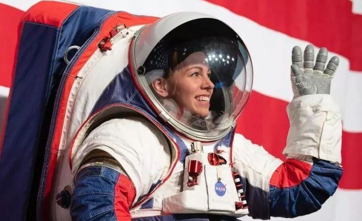 La NASA adapta sus trajes espaciales para llevar a la primera mujer a la Luna | Internacionales