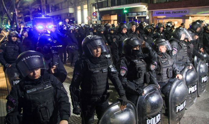 La Justicia le ordenó al Gobierno porteño finalizar el operativo policial en la casa de Cristina Kirchner | Política