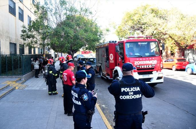 Córdoba: tres alumnos resultaron quemados en un experimento de Química | Actualidad