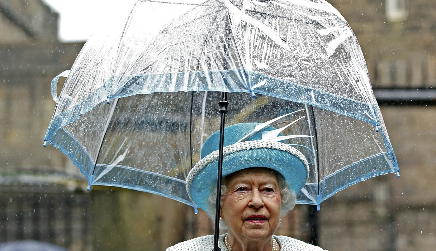 No necesitaba registro de conducir, tenía su propio cajero y era dueña de animales: los datos más insólitos de la Reina Isabel II | Internacionales