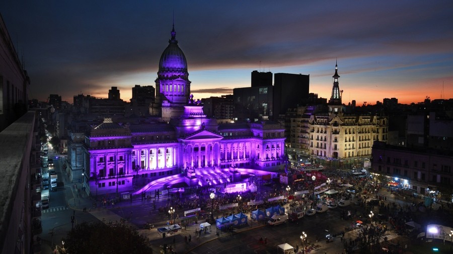 Congreso y Tribunales, violetas: concientizan sobre el Alzheimer, que puede detectarse 20 años antes de la aparición de síntomas | Actualidad