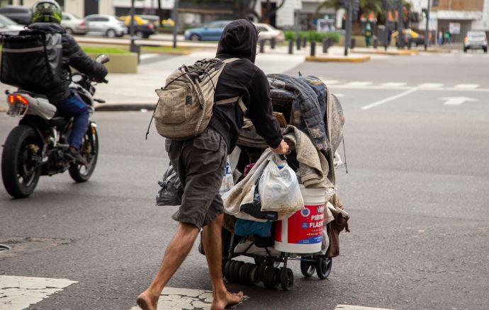 El índice de pobreza fue de 36,5% durante el primer semestre del año y afectó a más de 17 millones de argentinos | Economía
