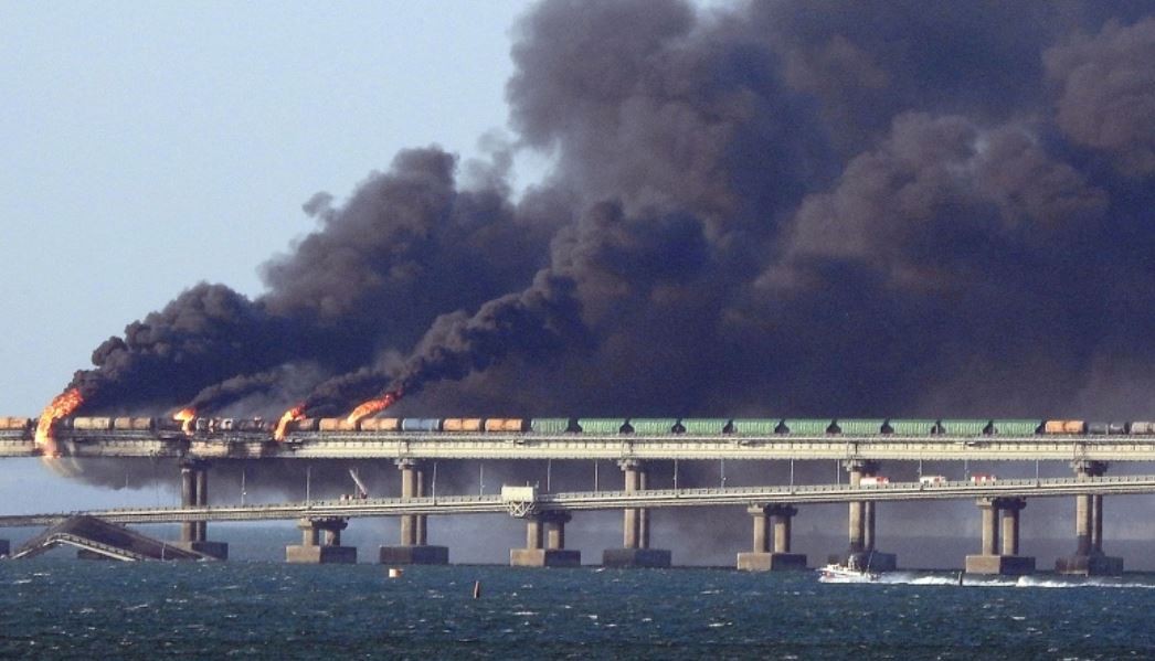 Crimea: tres muertos por la explosión de un camión bomba en el puente | Internacionales