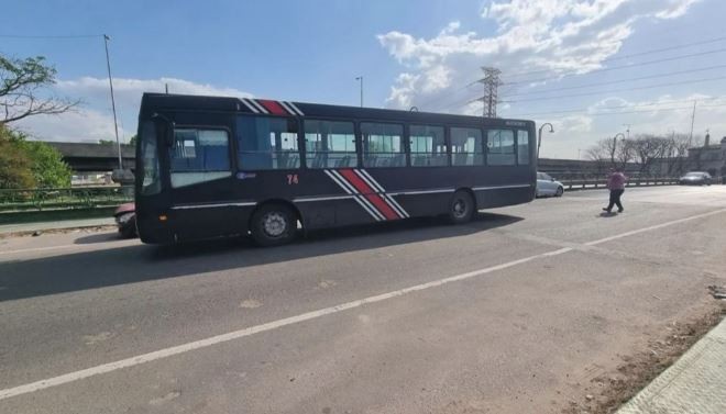 Un colectivero atropelló a una nena de 4 años y lo acusan de usar el celular cuando manejaba | Actualidad