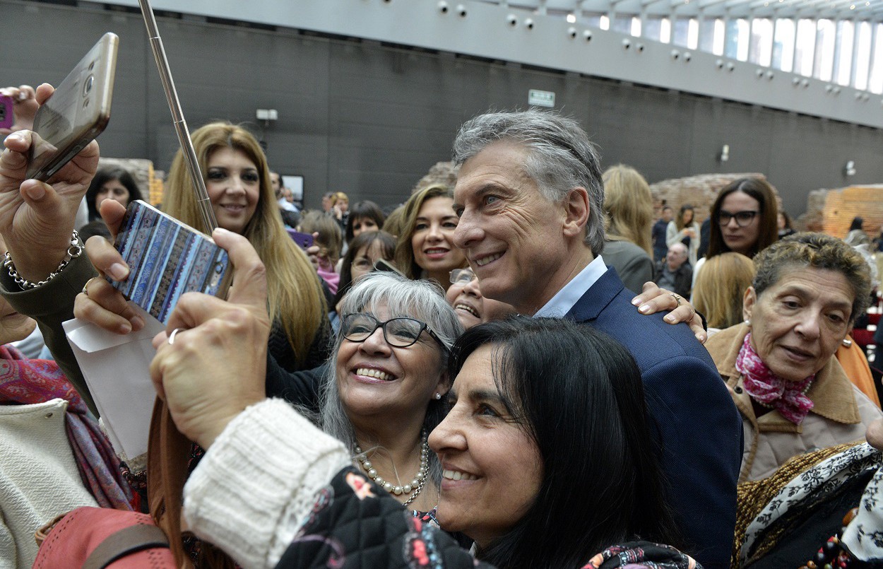 Durante los incidentes en PepsiCo, Macri asistió a una muestra fotográfica por los 100 años del voto femenino | Política