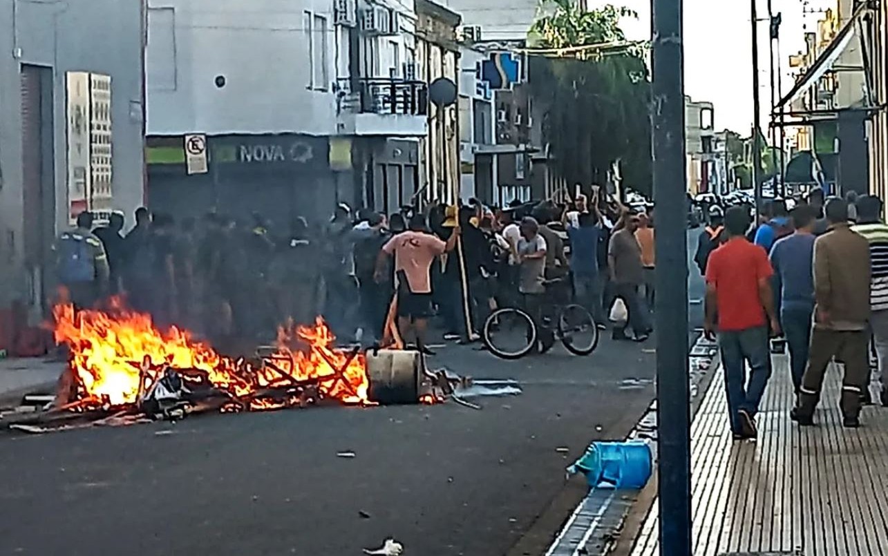 Interna de la UOCRA: tiros, piedras y un herido en una nueva batalla campal | Actualidad