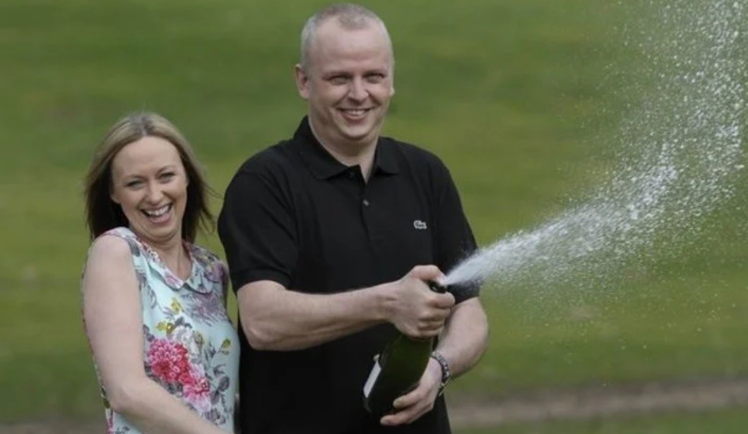 Mecánico ganó 125 millones de dólares en la lotería y dejó de trabajar: "Es bastante aburrido" | Internacionales