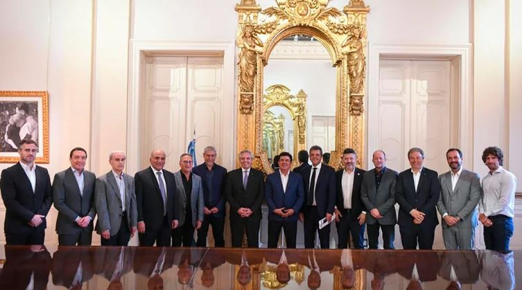 Alberto Fernández recibió a intendentes del conurbano, que pidieron "mantener las obras públicas" | Política