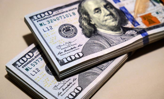 El dólar blue se disparó hasta los $308 y alcanzó su valor más alto desde julio | Economía