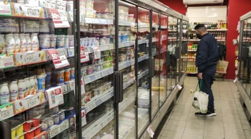 La canasta básica aumentó 9% en octubre y una familia necesitó $139.737 para no ser pobre | Economía