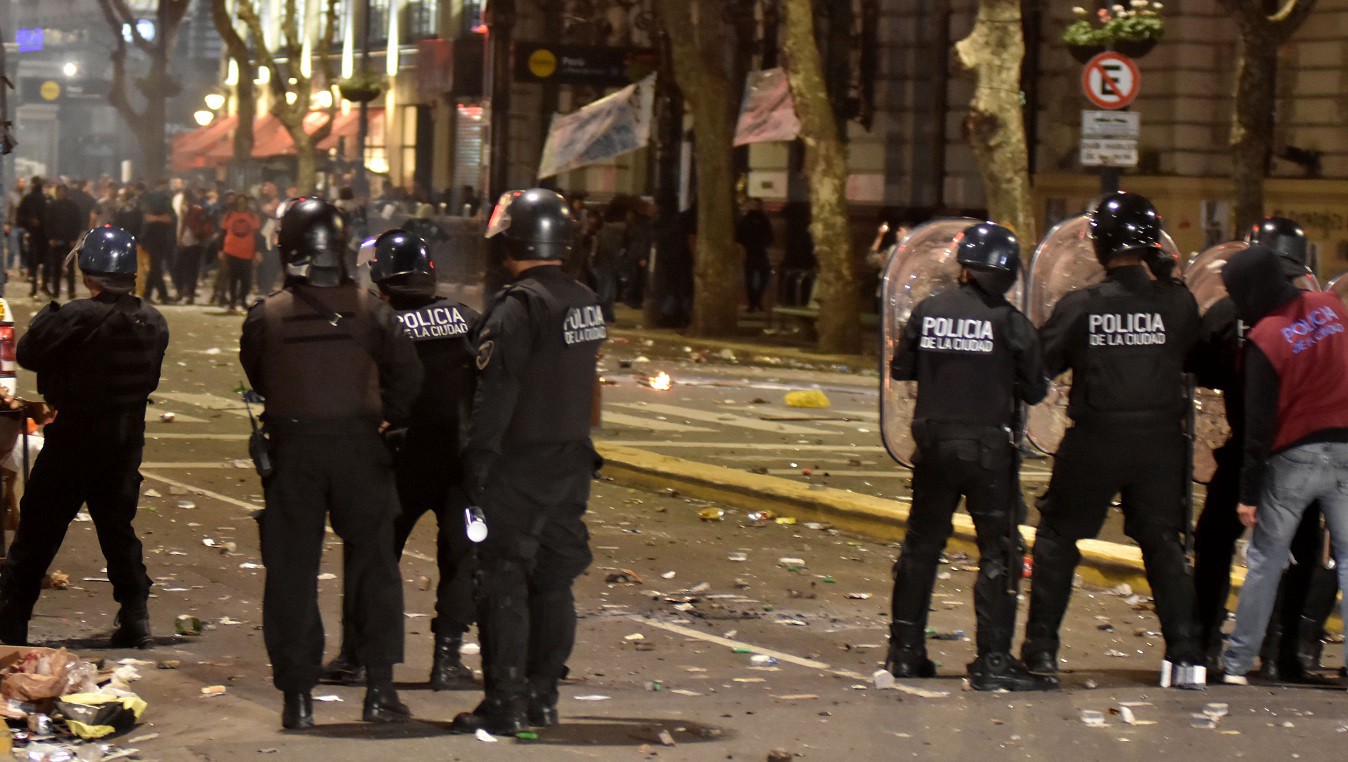 Detenidos en Plaza de Mayo: fiscal pidió que citen a declarar a los policías | Política