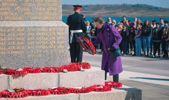La hermana del Rey Carlos III visitó Malvinas y el Gobierno calificó su presencia como "colonial" | Política