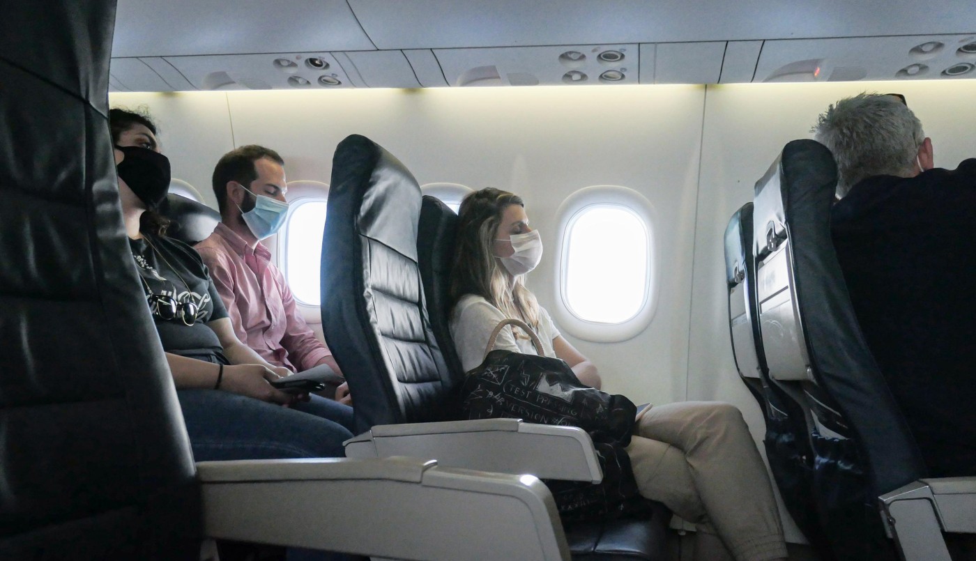 Brasil: a partir de hoy regresa el uso de barbijos en aviones y aeropuertos | Internacionales