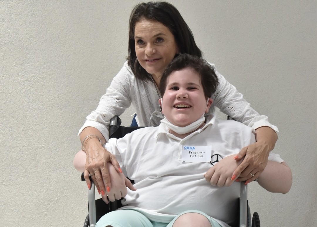 Viviana Sáez acompañó la entrega de elementos ortopédicos que realizó CILSA | Espectáculos