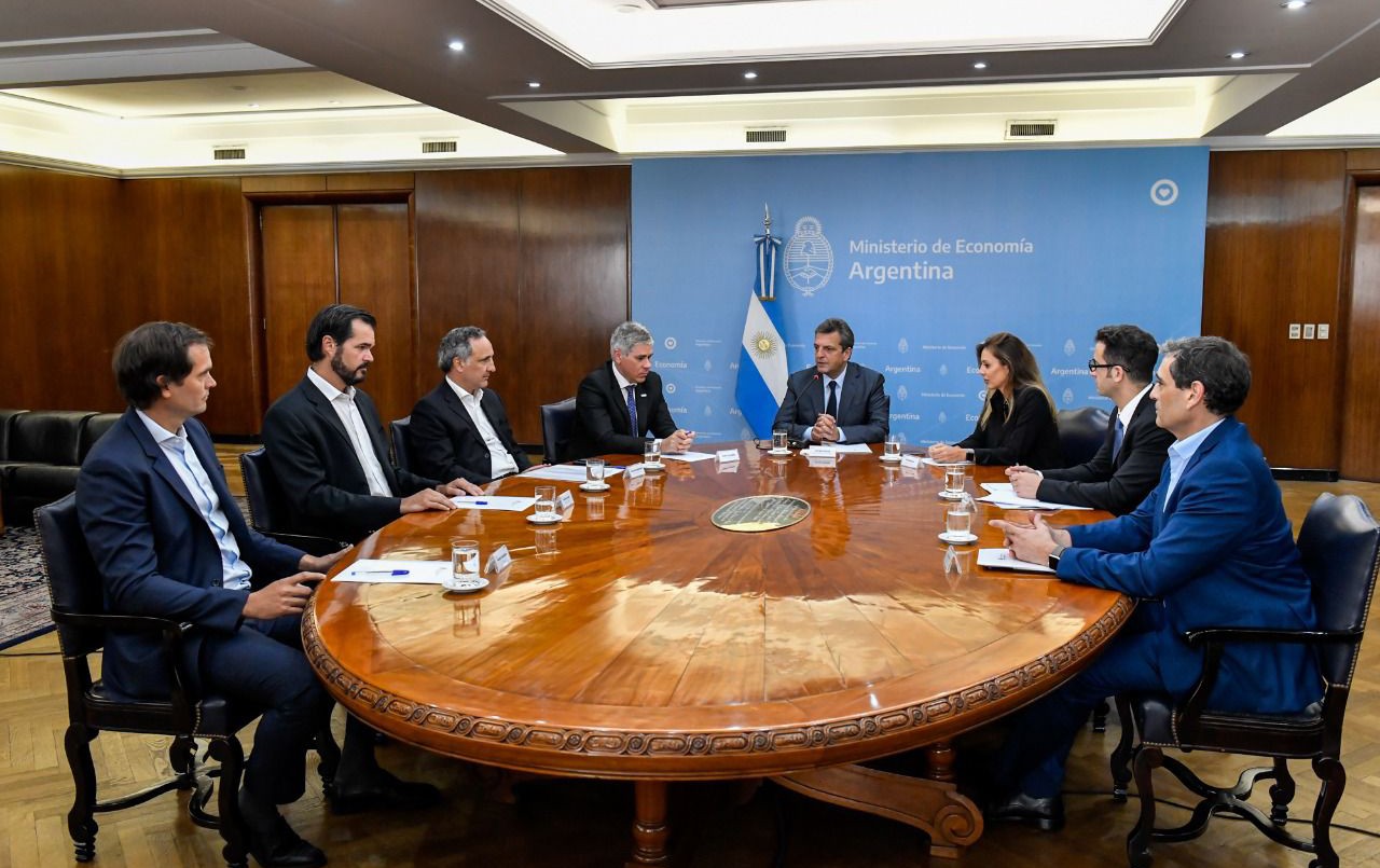 Massa anunció el acuerdo con petroleras: subas mensuales no podrán superar el 4% hasta marzo | Economía