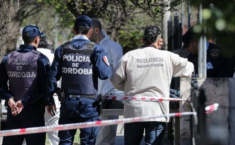 Conmoción en Córdoba: Encontraron una mujer muerta y un hombre inconsciente en un garaje | Actualidad