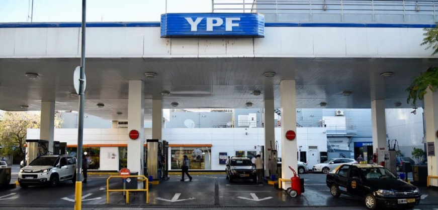 Estaciones de servicio de YPF seguirán aceptando el pago con tarjetas de crédito | Economía