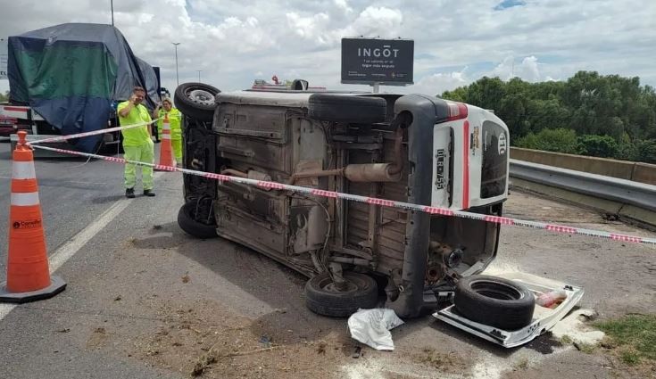 Trágico accidente en la autopista Buenos Aires - La Plata: un muerto al volcar un vehículo utilitario | Actualidad
