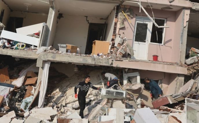 Terremoto en Turquía y Siria: Adjudican los más de 5.000 muertos a falta de construcciones antisísmicas | Internacionales