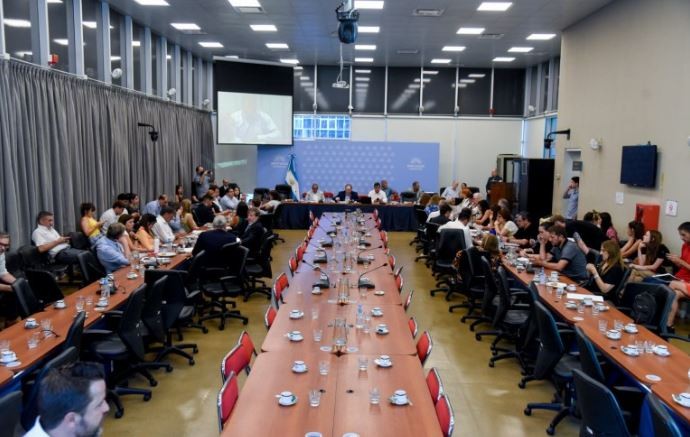 Pese al rechazo opositor, el oficialismo consiguió dictaminar el proyecto de "Monotributo Tech" | Política