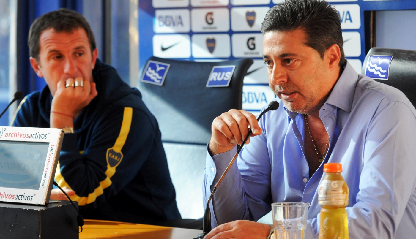 Angelici apoya a Arruabarrena y dice que Boca tiene la "obligación" de ir por "los dos torneos" | Deportes