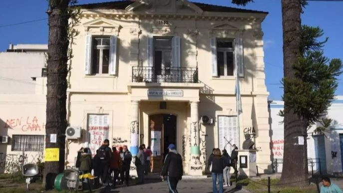 Detienen a falsa médica en el Hospital Gandulfo de Lomas de Zamora | Actualidad