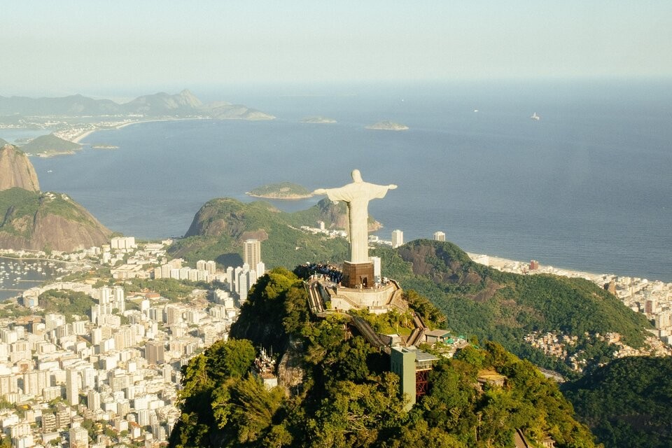 Un rayo impactó en la cabeza del Cristo Redentor y una foto captó el momento justo | Internacionales