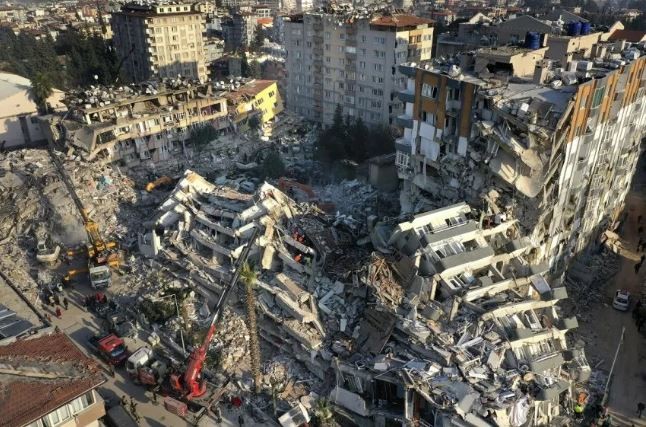 Detuvieron a 12 personas por el derrumbe de edificios tras el sismo en Turquía | Internacionales