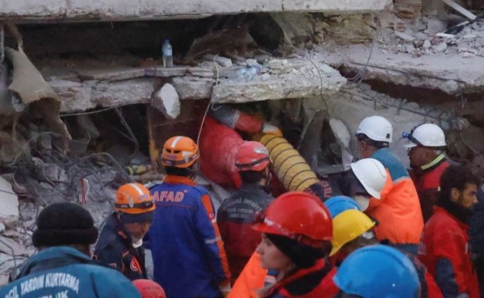 Turquía: Rescatan a un hombre y a una niña de entre los escombros 208 horas después del terremoto | Internacionales