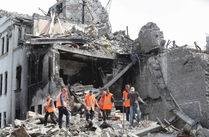 Rusia condenó a seis años de prisión a una periodista que denunció el bombardeo a un teatro de Ucrania | Internacionales