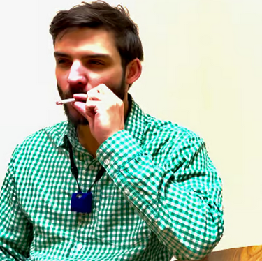 "Smoke-Mon": Desarrollan en EEUU un collar inteligente que podría ayudar a dejar de fumar | Internacionales