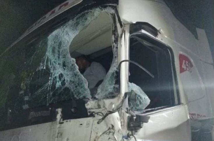 Estaba borracho, le robó el camión al jefe y chocó en la ruta | Actualidad