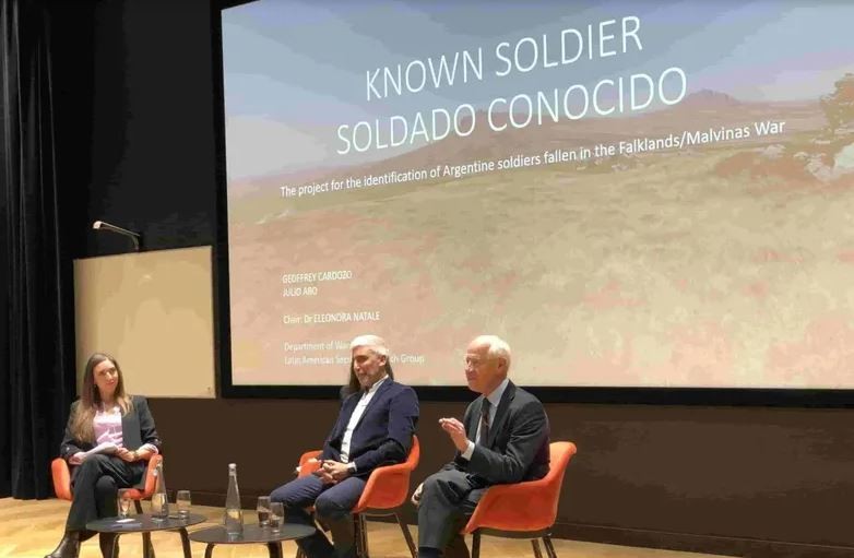 Veteranos de Argentina y Gran Bretaña dieron charla sobre Malvinas en una universidad de Londres | Actualidad