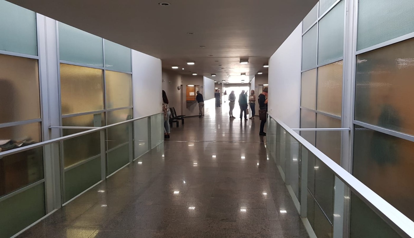 Quiso estafar a un comerciante y lo descubrieron: para no ser detenido, se comió los billetes falsos | Actualidad