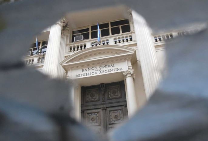 Una jueza norteamericana ordenó embargar una cuenta del BCRA por la deuda en default | Economía