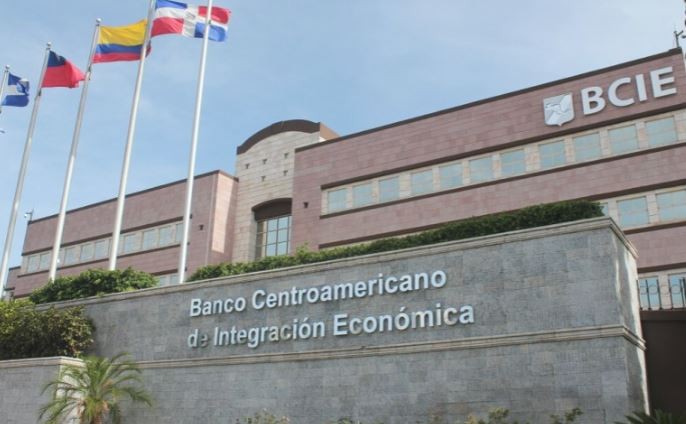 BCIE prestará US$ 400 millones a la Argentina para mejorar la alimentación de 2,4 millones de familias vulnerables | Economía