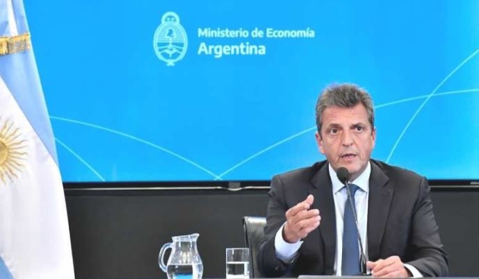El Gobierno prepara un canje de deuda en pesos para despejar un año con abundancia de vencimientos | Economía