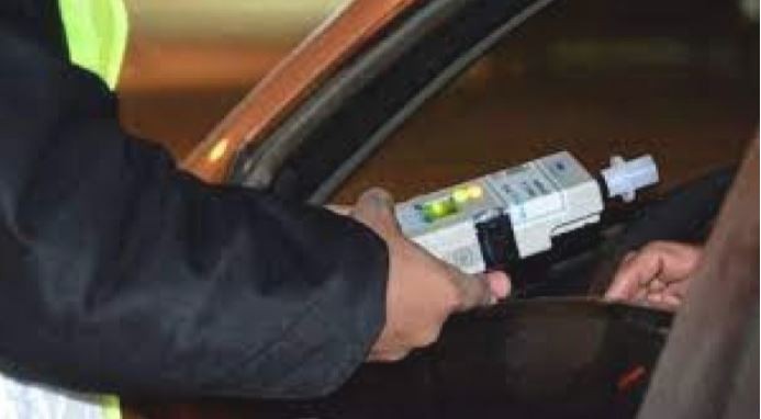 Quiso esconderse de un control policial, fue descubierto y amenazó con prender fuego su auto | Actualidad