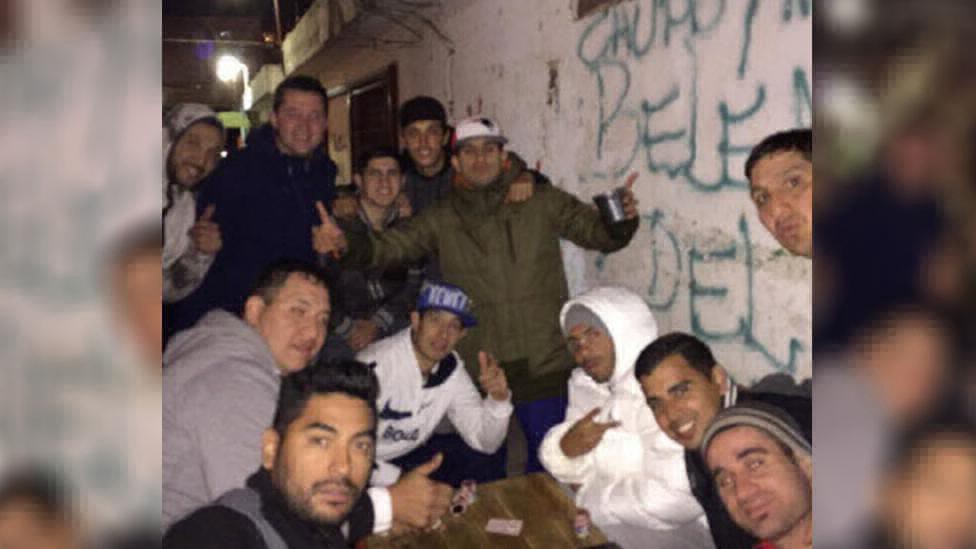 Tevez volvió al barrio: la foto con sus amigos de Fuerte Apache | Deportes
