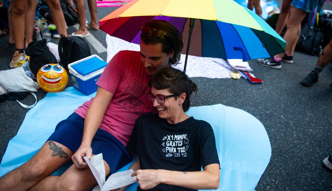 Activistas lésbicas recrean una "playa" en plena CABA para denunciar "violencia y criminalización" | Actualidad
