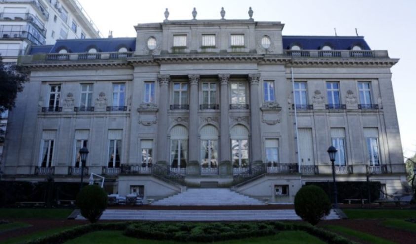 Detuvieron a dos sirios con pasaportes falsos en la embajada de Estados Unidos y activaron el protocolo antiterrorista | Actualidad