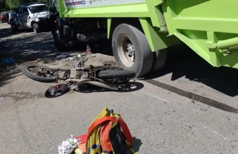 Iba con sus dos hijos en moto y chocó contra un camión de residuos: un menor sufrió la amputación de la pierna | Actualidad