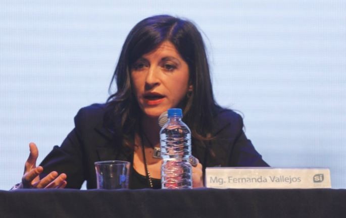 Vallejos reconoció que hoy “el que puede busca refugiarse en el dólar” y que "se crean empleos pero precarios" | Economía